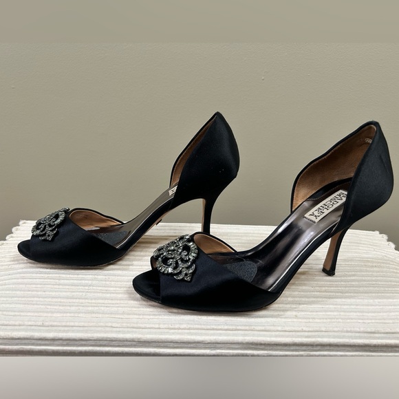BADGLEY MISCHKA Salsa Black Satin Embellished Peep Toe d'Orsay Pumps. 9M - Picture 5 of 11